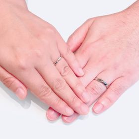 【et.lu(エトル)の口コミ】 デザインが可愛らしく妻が非常に気に入ったため。
男性の指輪も力強く、か…