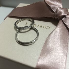 【アイプリモ(I-PRIMO)の口コミ】 指が細くないので、ダイヤが斜めに埋め込まれており、指が細く見えるデザ…