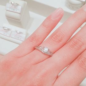 【I's stone(アイズストーン)の口コミ】 ティアラの指輪は珍しく、とても繊細なデザインになっていてとてもかわい…