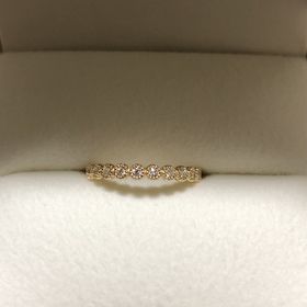 【RosettE(ロゼット)の口コミ】 婚約指輪と結婚指輪を重ねてつけたいと思っていた為、婚約指輪購入の時に…