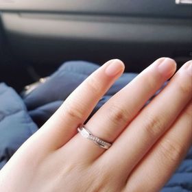 【ハリー・ウィンストン(Harry Winston)の口コミ】 ネットで見たときはデザインが太くて大きいかな？と不安だったのですが、…