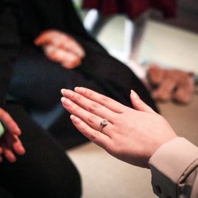 【ティファニー(Tiffany & Co.)の口コミ】 人とは被らないデザインがよかった為
いわゆるダイヤが一石のデザインでは…