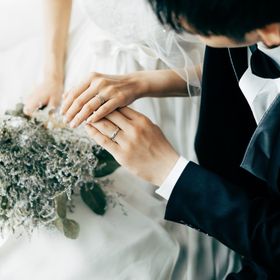 【ケイウノ ブライダル(K.UNO BRIDAL)の口コミ】 婚約指輪と合わせて、お世話になったケイウノでたくさん試着しました。ミ…