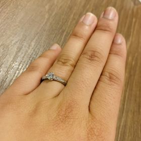 【銀座ダイヤモンドシライシの口コミ】 ネットでデザインが気に入り、店舗に行きました。
実際にみると、ダイヤモ…