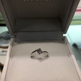 【ジュエリー東京の口コミ】 シンプルかつ存在感のある、使用感の良いデザイン。ダイヤモンドを爪で留…