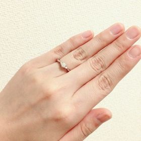 【アイプリモ(I-PRIMO)の口コミ】 はじめは別の物が気になり店頭に行きましたが、
沢山の指輪を手に取って付…