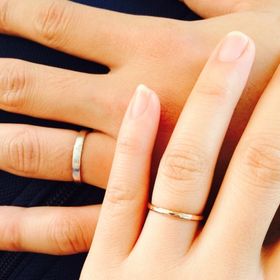 【SIENAROSE(シエナロゼ)の口コミ】 私と夫でデザインの好みに違いがあったので、男女とも同じデザインのもの…