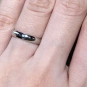 【ヴァン クリーフ＆アーペル(Van Cleef & Arpels)の口コミ】 シンプルなデザインですが、着け心地がとてもよく、指輪をつけ慣れていな…