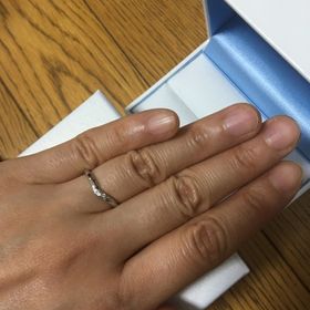 【GALA JEWELRY(ガラジュエリー)の口コミ】 Vのラインと指になじむかどうか。付けていて違和感がないかどうかでした。…