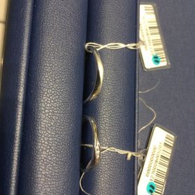 【銀座ダイヤモンドシライシの口コミ】 軽くねじれているため、普段指輪をつけ慣れていませんが、指にフィットし…