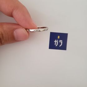 【GALA JEWELRY(ガラジュエリー)の口コミ】 接客業のためあまり派手な指輪は付けれないんで、シンプルかつ自分に合い…