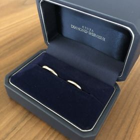 【銀座ダイヤモンドシライシの口コミ】 シンプルなゴールドの結婚指輪を探していました。ブランドにこだわりはな…