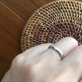 【GALA JEWELRY(ガラジュエリー)の口コミ】 いろいろはめ比べてみて、シンプル過ぎず、個性的過ぎないデザインのもの…