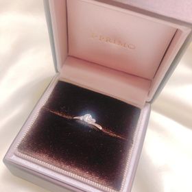 【アイプリモ(I-PRIMO)の口コミ】 ウェーブのデザインの結婚指輪に合う婚約指輪を選びました。一石と三石と…