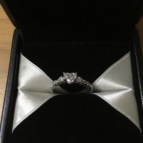 【エクセルコダイヤモンド(EXELCO DIAMOND)の口コミ】 記念日にサプライズで頂きました。デザインは長く使用出来そうなシンプル…