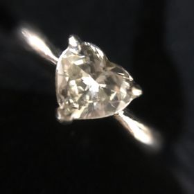 【VERITE(ベリテ)】の口コミ 婚約指輪として、ダイヤモンド、ハートシェイプで、色々長々と探しました。...
