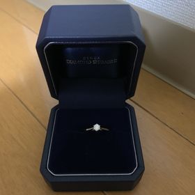 【銀座ダイヤモンドシライシの口コミ】 一粒石の婚約指輪を探していました。友人が銀座ダイヤモンドシライシで購…