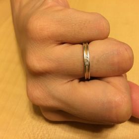 【アイプリモ(I-PRIMO)の口コミ】 シンプルながらも、あまり見ないデザインで、しかもハートが指輪を一周し…