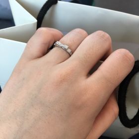 【ete(エテ)の口コミ】 リボンのデザインに一目惚れしました。
プラチナにしましたが、ピンクゴー…