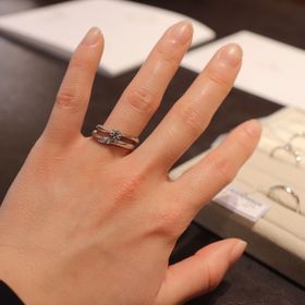 【TRECENTI(トレセンテ)の口コミ】 女性用のマリッジリングの中央のダイヤモンドが、かなり存在感があり綺麗…
