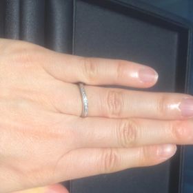 【ケイウノ ブライダル(K.UNO BRIDAL)の口コミ】 シンプルなデザインで派手すぎず日常的に着けるのに向いていること、さら…