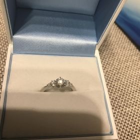 【GALA JEWELRY(ガラジュエリー)の口コミ】 ダイヤモンドの質がとてもいいのに値段が安いのが決め手でした。また、自…