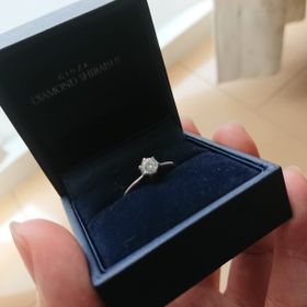 【銀座ダイヤモンドシライシの口コミ】 プロポーズリングなのであとから
リングのデザインを選びましたが
婚約指…