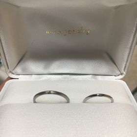 【mina.jewelry(ミナジュエリー)の口コミ】 エンゲージリングもここで作っていただき、エンゲージリングとも馴染みよ…