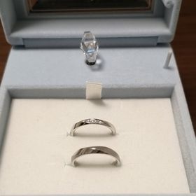 【アイプリモ(I-PRIMO)の口コミ】 婚約指輪を探している時から気になっていた指輪でした。複数ある候補の中…