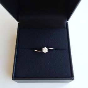 【EYE JEWELRY UMAKI(アイジュエリー ウマキ)の口コミ】 シンプルではあるが、少し工夫があるものをさがしていました。歳を重ねた…