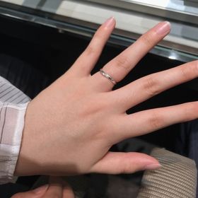 【アイプリモ(I-PRIMO)の口コミ】 指輪のシルエット自体はシンプルなものが多い印象を受けた。ダイヤは小粒…