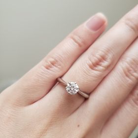 【銀座ダイヤモンドシライシの口コミ】 指が4号と細めなので海外ブランドのリングだとゴツくなってしまい、日本人…