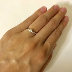 【アイプリモ(I-PRIMO)の口コミ】 少しカーブしているデザインなのでつけたとき指が細くみえるし、大きなダ…