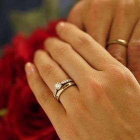 【TANZO.(鍛造指輪)の口コミ】 女性用は上下ミル&指輪側面がカットの効果で光が当たるとキラキラする…