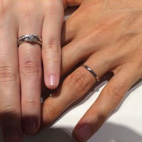 【銀座ダイヤモンドシライシの口コミ】 はじめは一石のシンプルのものがいいと思いましたが、両サイドにメレダイ…