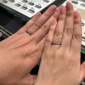 【ラザール ダイヤモンド(LAZARE DIAMOND)の口コミ】 決めてはなんと言ってもダイヤモンドの輝き！
どこの指輪よりも輝きが凄く…