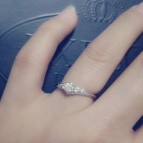 【エクセルコダイヤモンド(EXELCO DIAMOND)の口コミ】 結婚指輪から探しました。みんなとデザインが被るのが嫌だったので、ダイ…