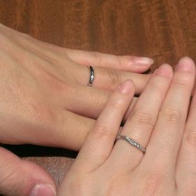 【ラザール ダイヤモンド(LAZARE DIAMOND)の口コミ】 細めでキラキラしていてウェーブがかかったものという明確なものを探して…