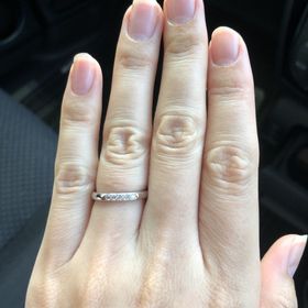 【アイプリモ(I-PRIMO)の口コミ】 キラキラ感を出したくてダイヤが多いデザインにしました。指輪の太さも色…