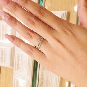 【Mariage ent(マリアージュエント)の口コミ】 華やかさのあるデザインで指の形にピッタリのフォルムが決め手ですね。指…