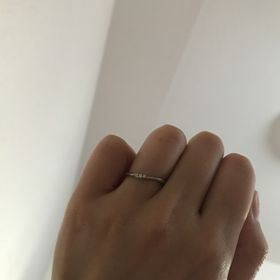 【Foulason(フレゾン)の口コミ】 華奢で細みのリングだったのが決め手でした。小柄で手の小さい私には、指…