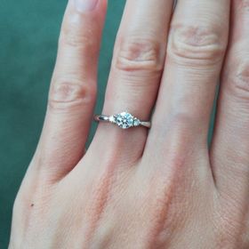 【GRACIS(グラシス)の口コミ】 婚約指輪は高いですが、20万以内で良いダイヤを購入したいと思いこちらに…