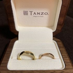 【TANZO.(鍛造指輪)の口コミ】 指輪の色と太さにこだわりました。
側面にはスターダストというデザインを…