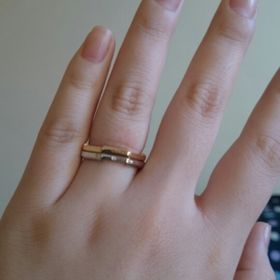 【グッチ(GUCCI)の口コミ】 まず日本限定というのに惹かれました。
他の指輪とは違い少しかくかくして…