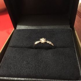 【ラザール ダイヤモンド(LAZARE DIAMOND)の口コミ】 デザインも可愛く、価格も予算の範囲内で買えたのでよかったです(*^&omega…