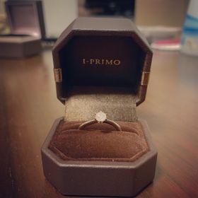 【アイプリモ(I-PRIMO)の口コミ】 つけた時に指が綺麗に見えるように華奢でウェーブしているもの。ダイアは…