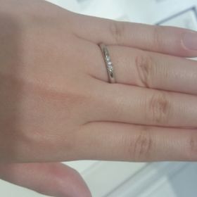 【4℃ BRIDAL(ヨンドシーブライダル)の口コミ】 シンプルな結婚指輪を探しており、ダイヤモンドはセンターに一つで良いと…