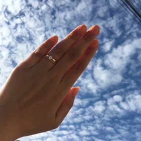 【ティファニー(Tiffany & Co.)の口コミ】 ダイヤモンドの存在感のある指輪だとおもいました。
シンプルながらもイン…