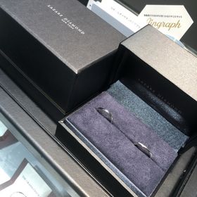 【ラザール ダイヤモンド(LAZARE DIAMOND)の口コミ】 手が大きく、骨太なため、リングの幅が細過ぎずストレートではない動きの…