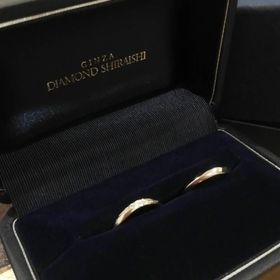 【銀座ダイヤモンドシライシの口コミ】 新郎新婦ともに指輪をする習慣がなかったため、指輪の幅が細くて装着時の…